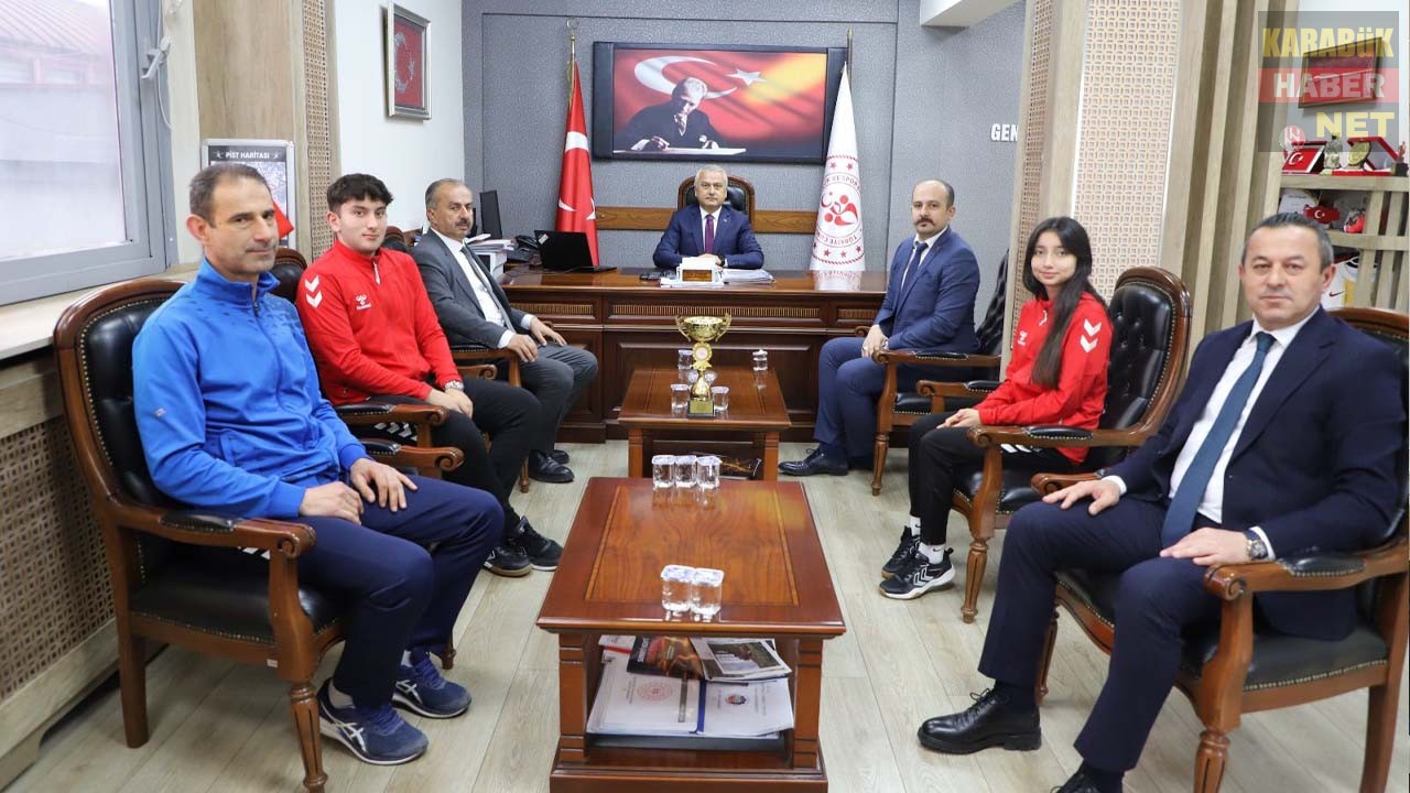 FLOOR CURLİNG TÜRKİYE ŞAMPİYONU KARABÜK’ÜN GURURU OLDU: İL MÜDÜRÜNE ZİYARET