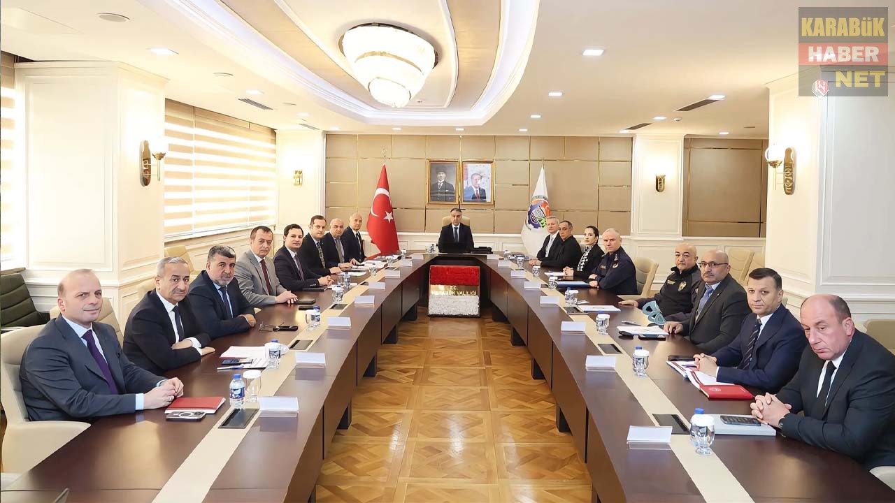 KARABÜK’TE ÖĞRENCİ GÜVENLİĞİNE SIKI DENETİM: VALİ ÇAĞATAY BAŞKANLIĞINDA TOPLANTI